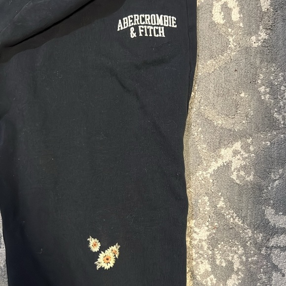 Girls Abercrombie Joggers - Picture 4 of 4